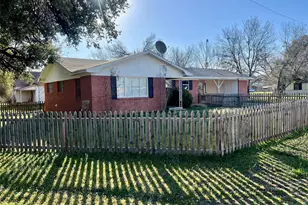 216 Woodlawn Ave, Strawn, TX 76475 - Photo 3