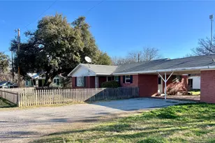 216 Woodlawn Ave, Strawn, TX 76475 - Photo 5