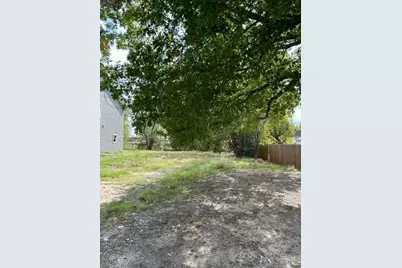 402 E Bonham Street, Tom Bean, TX 75491 - Photo 5