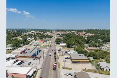 507 E Wise Street, Bowie, TX 76230 - Photo 27