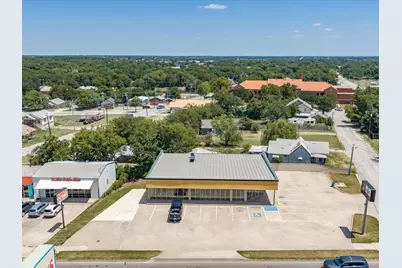 507 E Wise Street, Bowie, TX 76230 - Photo 11