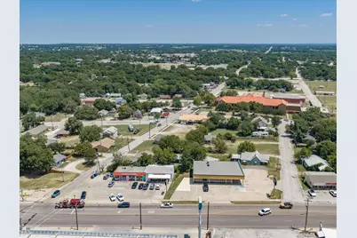 507 E Wise Street, Bowie, TX 76230 - Photo 29