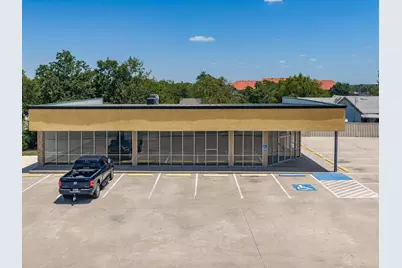 507 E Wise Street, Bowie, TX 76230 - Photo 3