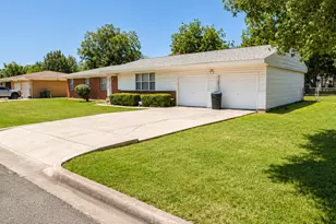 3613 Chaffin Dr, Richland Hills, TX 76118 - Photo 3