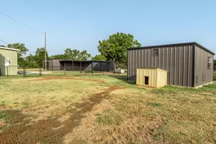 1122 W White Oak Rd, West, TX 76691 - Photo 27
