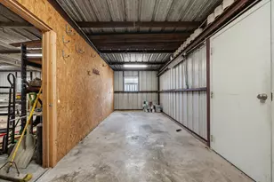 1122 W White Oak Rd, West, TX 76691 - Photo 25