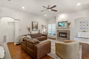 320 Andre Dr, Irving, TX 75063 - Photo 7
