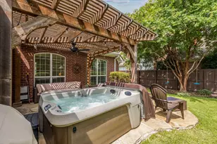 320 Andre Dr, Irving, TX 75063 - Photo 37