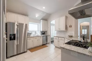320 Andre Dr, Irving, TX 75063 - Photo 17