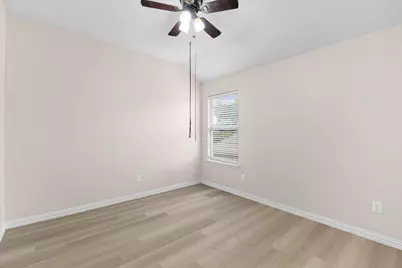 710 Woodcrest Drive, Ennis, TX 75119 - Photo 17