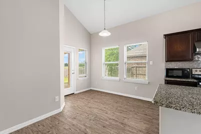 710 Woodcrest Drive, Ennis, TX 75119 - Photo 7