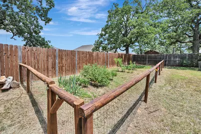 917 E 3rd Street, Springtown, TX 76082 - Photo 29