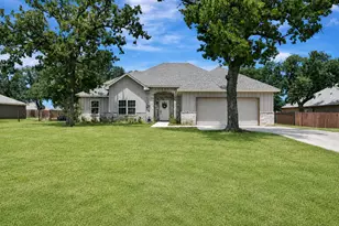 917 E 3rd St, Springtown, TX 76082 - Photo 1