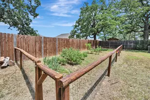 917 E 3rd St, Springtown, TX 76082 - Photo 29