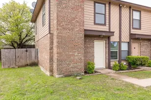 213 Cambridge Dr, Saginaw, TX 76179 - Photo 1