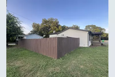 811 Thompson Street, Gainesville, TX 76240 - Photo 23