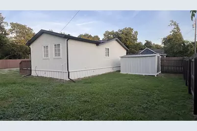 811 Thompson Street, Gainesville, TX 76240 - Photo 19
