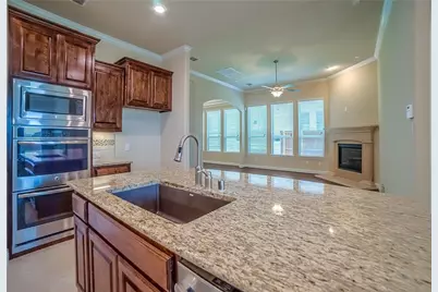 7124 Isle Royal Lane, Irving, TX 75063 - Photo 5
