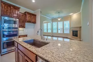 7124 Isle Royal Ln, Irving, TX 75063 - Photo 5