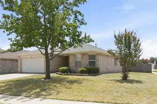 1065 Triple Crown Dr, Fort Worth, TX 76179 - Photo 3