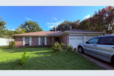 1824 Briar Run, Benbrook, TX 76126 - Photo 3