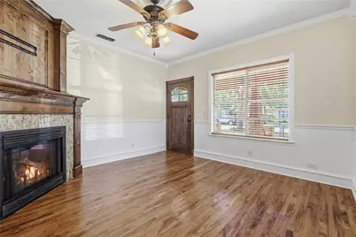 815 Brazos Street, Graham, TX 76450 - Photo 5