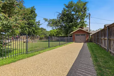 815 Brazos Street, Graham, TX 76450 - Photo 19