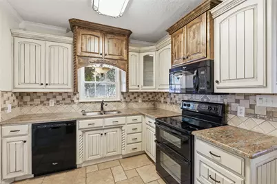 815 Brazos Street, Graham, TX 76450 - Photo 7