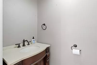 815 Brazos Street, Graham, TX 76450 - Photo 9