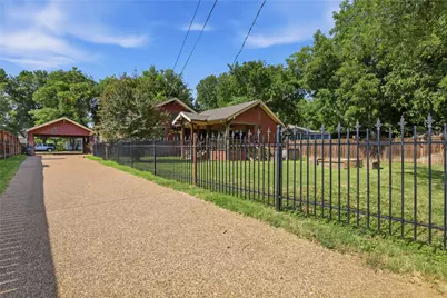 815 Brazos Street, Graham, TX 76450 - Photo 21