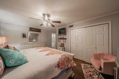 1045 Valentine Street, Hurst, TX 76053 - Photo 19
