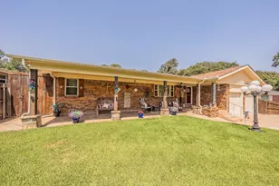 1045 Valentine St, Hurst, TX 76053 - Photo 37
