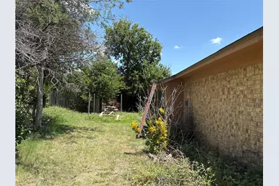 909 Cottonwood Trail, Benbrook, TX 76126 - Photo 5