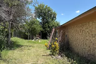 909 Cottonwood Trail, Benbrook, TX 76126 - Photo 5