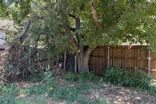 909 Cottonwood Trail, Benbrook, TX 76126 - Photo 7