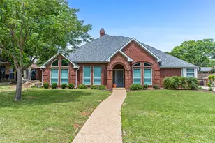 2942 Woodland Hills Dr, Grapevine, TX 76051 - Photo 1