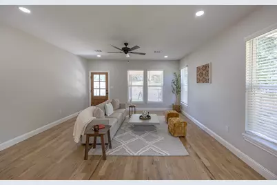 1321 E Magnolia Avenue, Fort Worth, TX 76104 - Photo 5