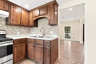 1126 W 7th St, McGregor, TX 76657 - Photo 3