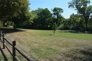 216 E Denton Dr, Euless, TX 76039 - Photo 9