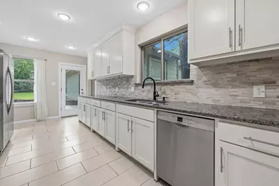401 N Bailey Avenue, Fort Worth, TX 76107 - Photo 13