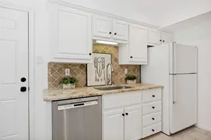 8619 Edgemere Rd, Dallas, TX 75225 - Photo 17