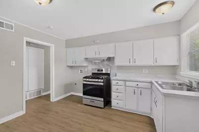 2021 Proctor Drive, Grand Prairie, TX 75051 - Photo 11