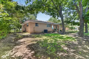 307 Estates Dr, Woodway, TX 76712 - Photo 11