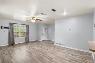 521 Hilltop Dr, Tool, TX 75143 - Photo 5