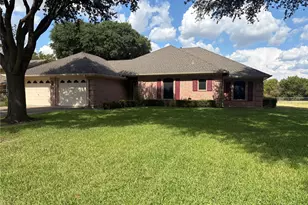 804 S Paris St, Ennis, TX 75119 - Photo 1