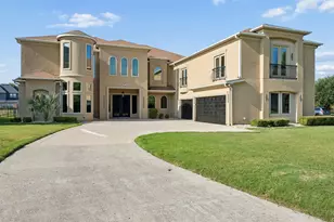 1032 Bentwater Pkwy, Grand Prairie, TX 75104 - Photo 1