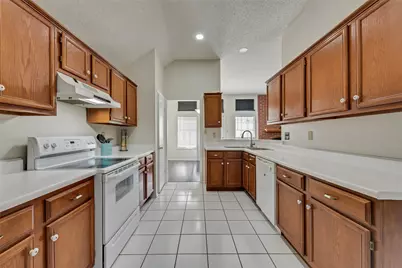 5209 Manhassett Drive, Arlington, TX 76018 - Photo 7
