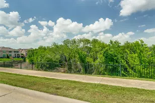 1132 Hemingway Ln, Irving, TX 75063 - Photo 37
