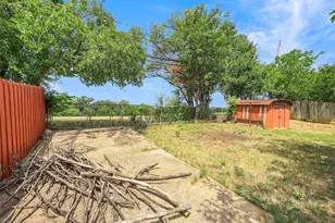 717 NW 14th St, Grand Prairie, TX 75050 - Photo 23