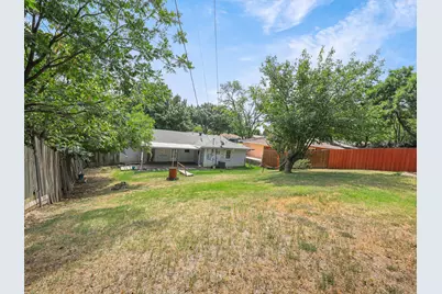 717 NW 14th Street, Grand Prairie, TX 75050 - Photo 5